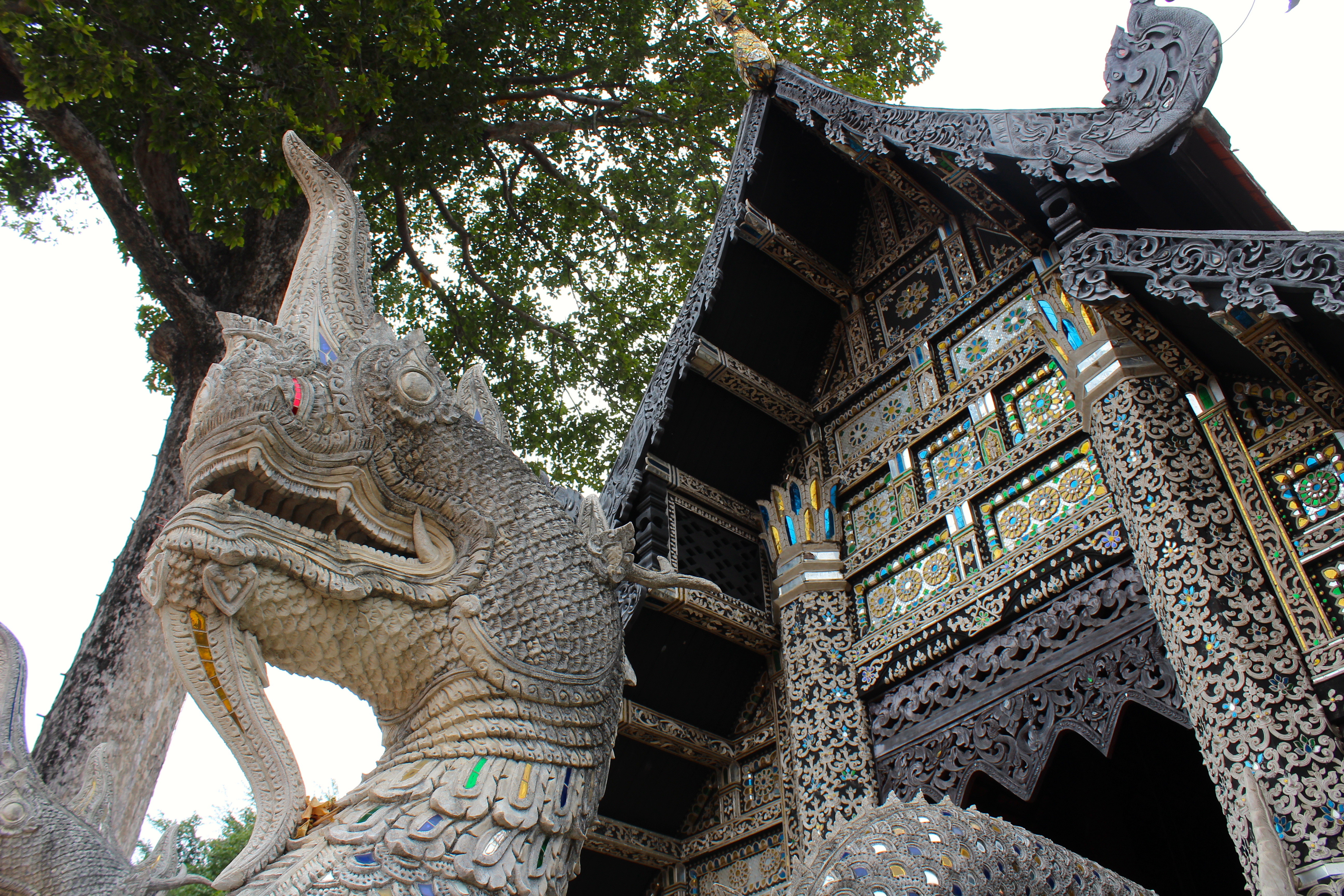 Intricate details of Wat Chedi Luang.