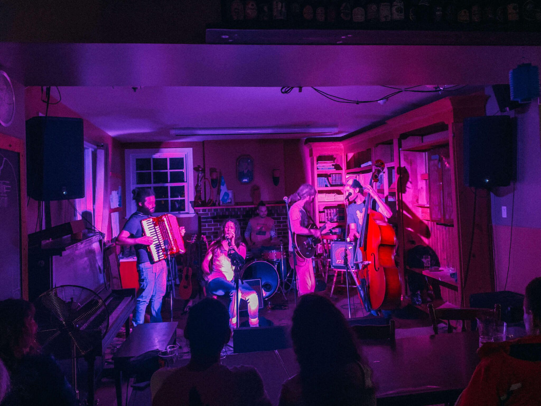 Québec Province Road Trip, Canada, HI Canada, La Malbaie, HI La Malbaie, live music La Malbaie, La Malbaie pub