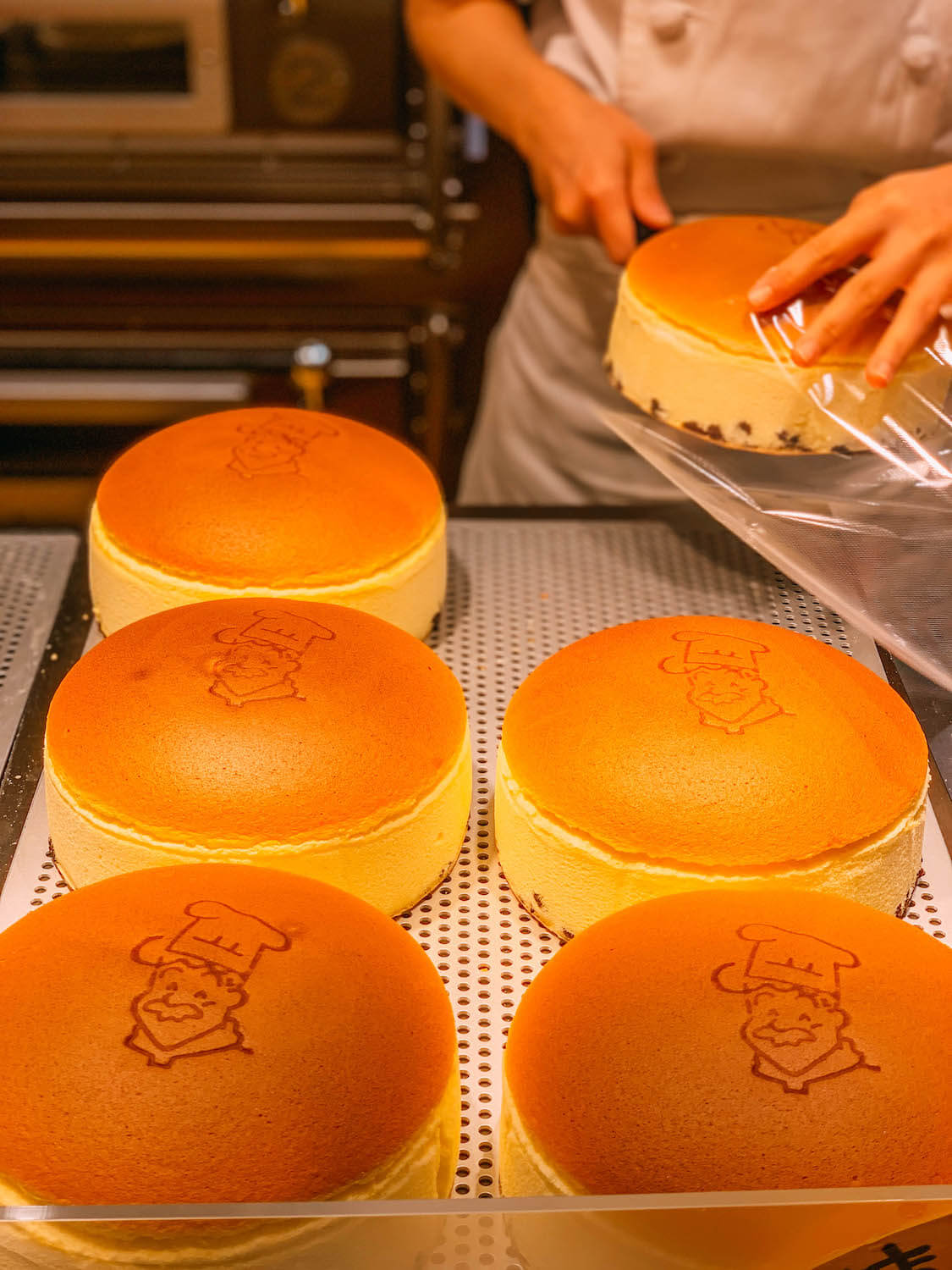 Top Things To Do in Osaka, Wanderluluu, Osaka, Osaka Japan, Rikuro Ojisan No Mise Cheesecake