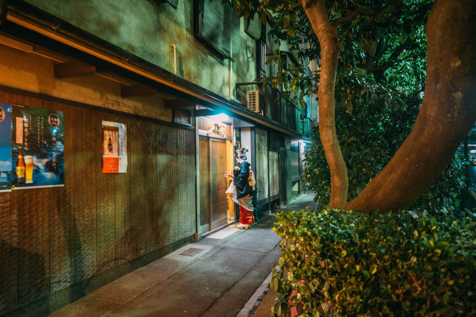 Wanderluluu Colombia Travel, Japan, Kyoto, 2 Day Itinerary Kyoto, Pontocho Alley, Geisha, Gion, Geisha in Kyoto