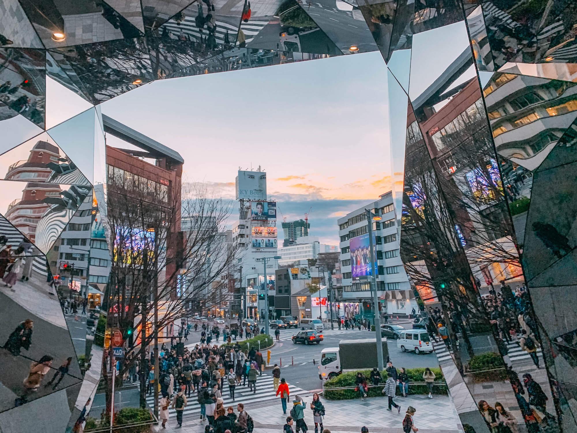 Fun Things To Do in Tokyo, Wanderluluu, Tokyo, Tokyo Japan, Mirrored Escalator Tokyu Plaza, Tokyu Plaza, Omotesando Street